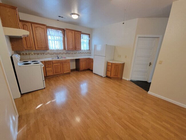 Building Photo - 2 Bedroom 1 Bathroom Home in Corning For R...