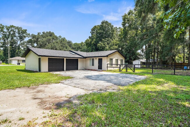 Building Photo - Spacious 3-bedroom, 2-bath home