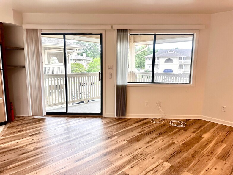 Building Photo - 4210 Pinehurst Cir