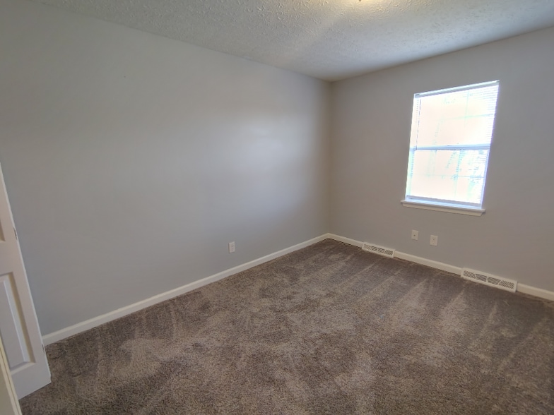 Building Photo - 74 Duiguid Dr