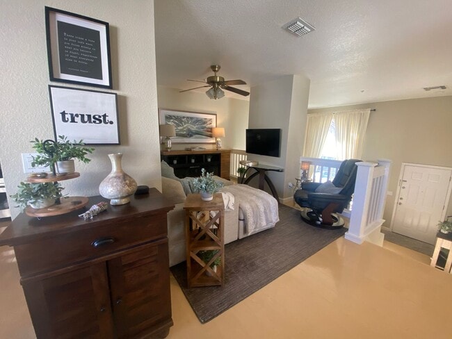 Building Photo - Danville, Shadowhawk 3 Bed, 2.5 Ba., Corner Townhouse, Close to great schools, 2 year lease