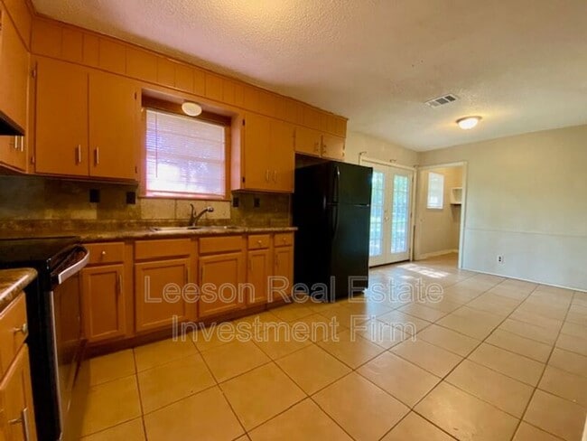 Building Photo - 6333 Alameda Dr
