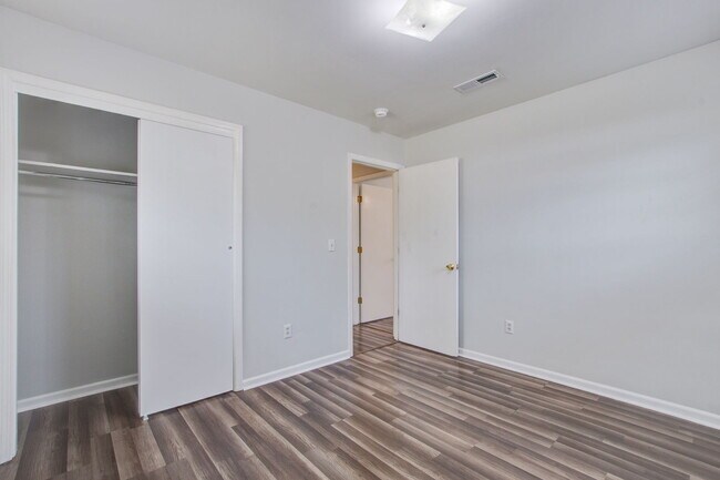 Building Photo - 1908 Swift Ave