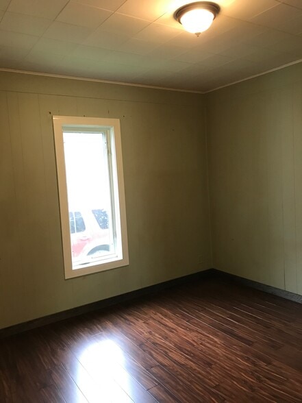 Building Photo - 521 4th Ave NW