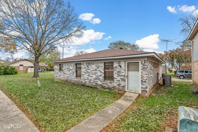 Building Photo - 305 Orleans St