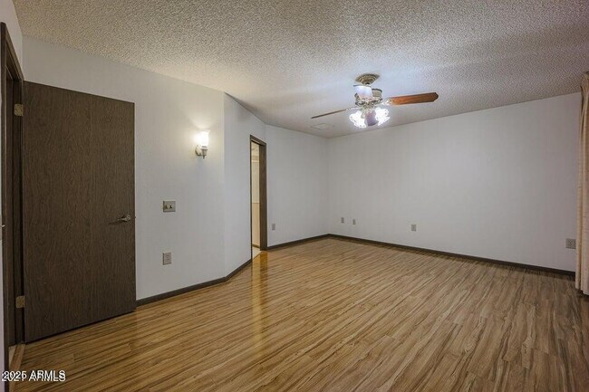 Building Photo - 13135 W Castlebar Dr