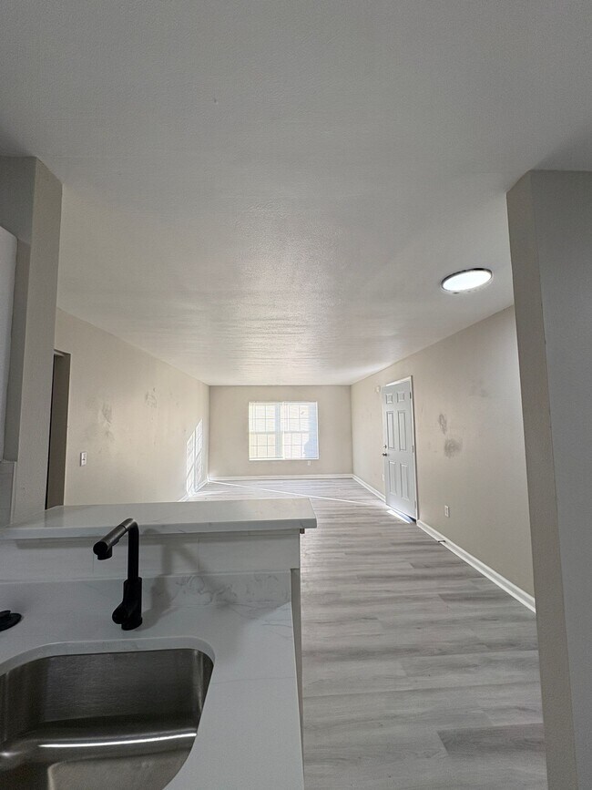 Building Photo - Bellagio Living III