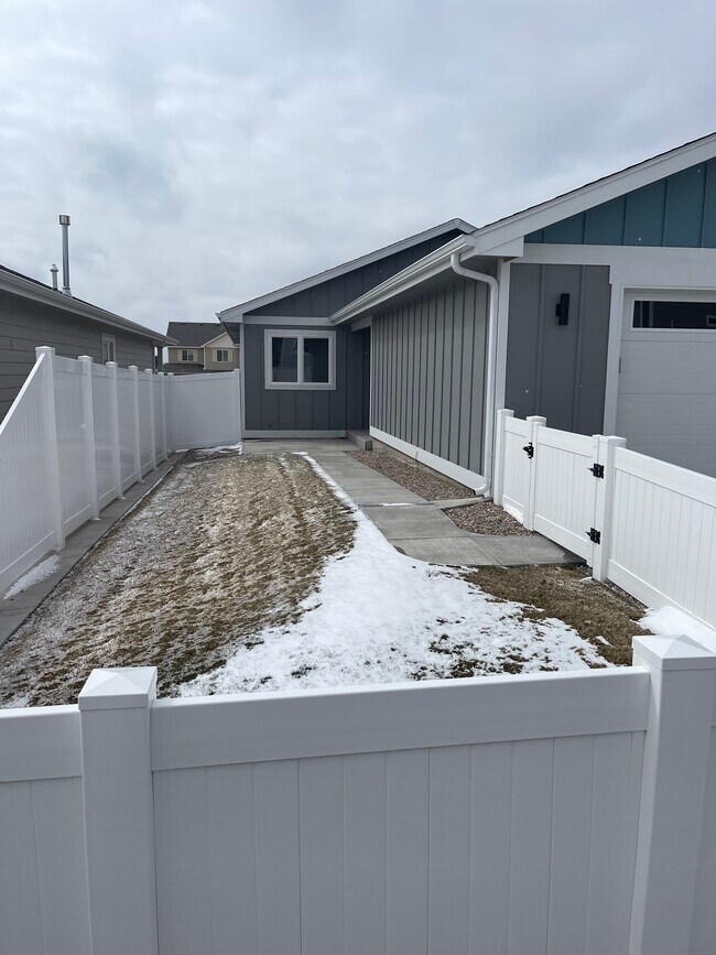 Side Yard - 4723 Van Buren Ave