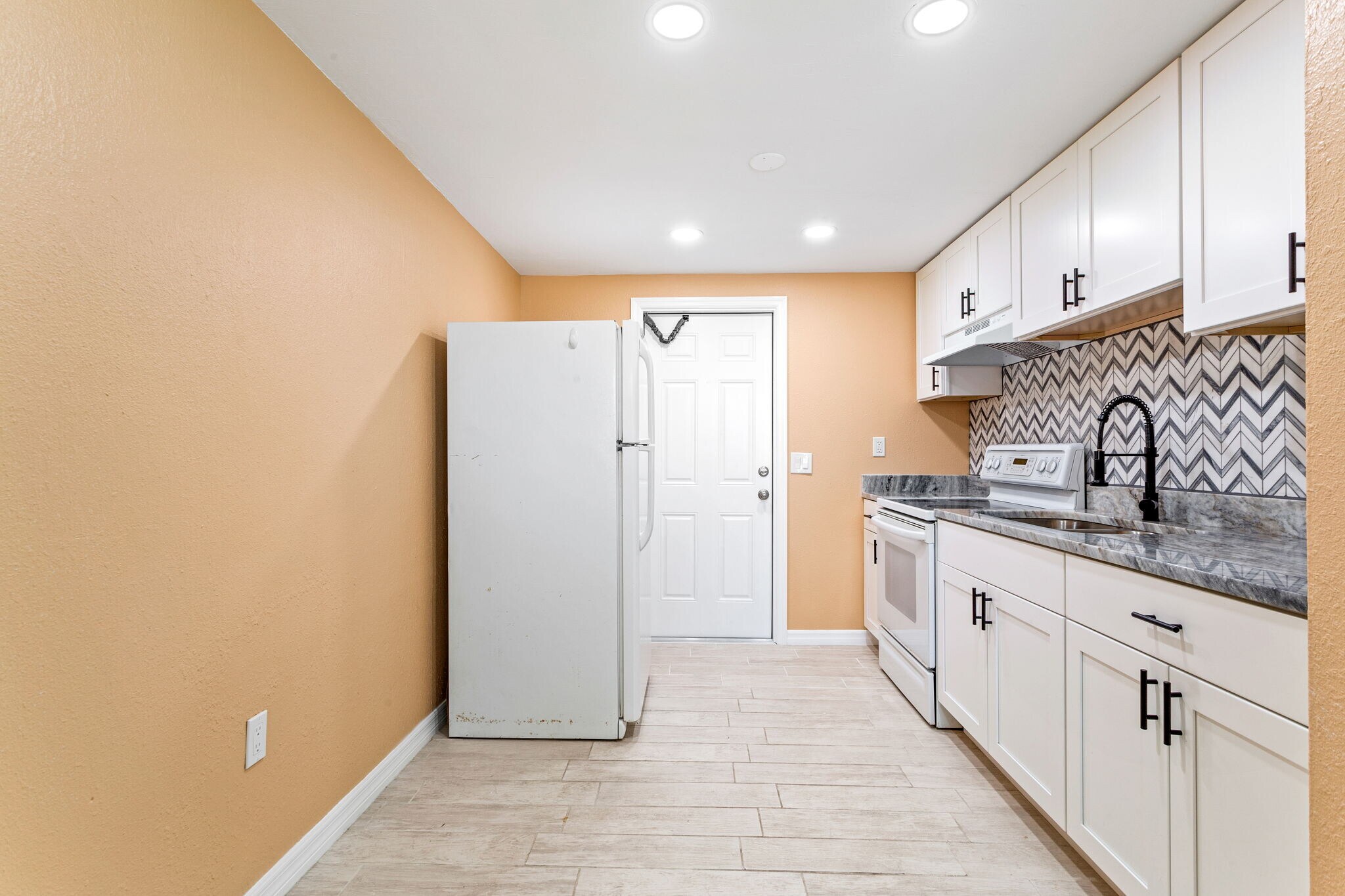 Building Photo - 2139 Ranchita Trl