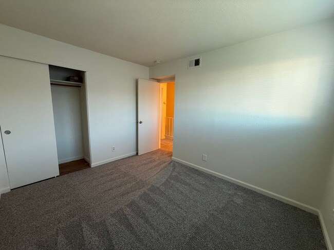 Building Photo - 2 bedroom 1.5 bath condo! Half off 2nd months rent Move in Special!