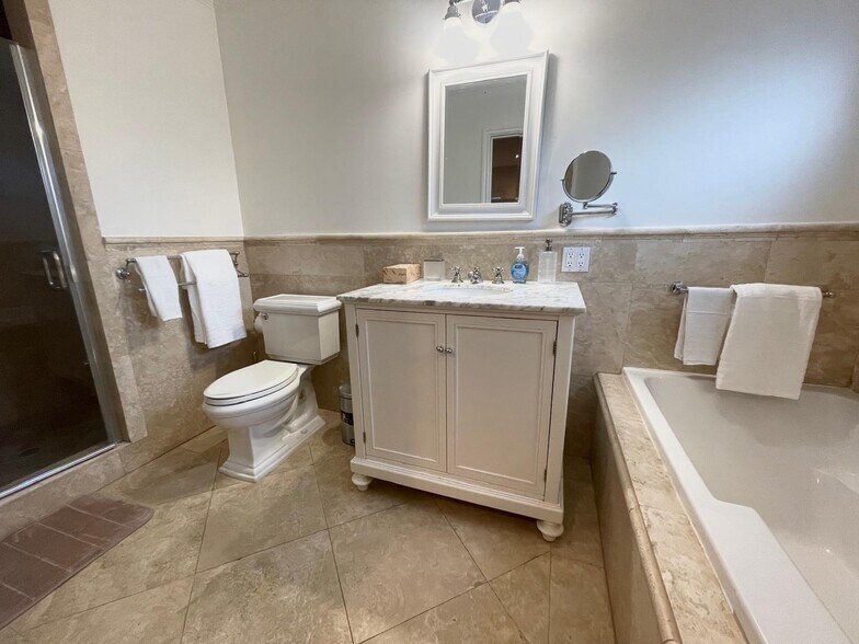 Building Photo - 17946 Valley Vista Blvd