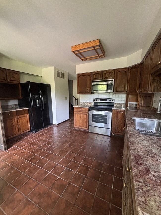 Building Photo - 4080 N Parkside Dr