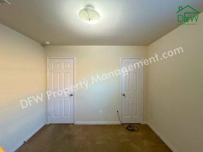 Building Photo - 10009 Iron Ridge Dr