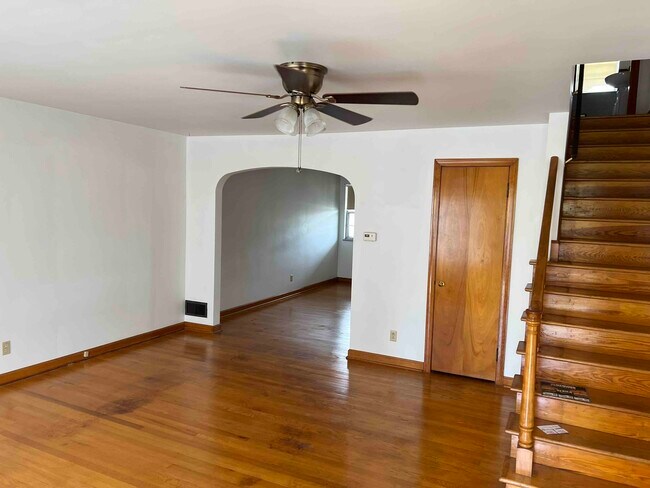 living room - 705 Broadway Blvd