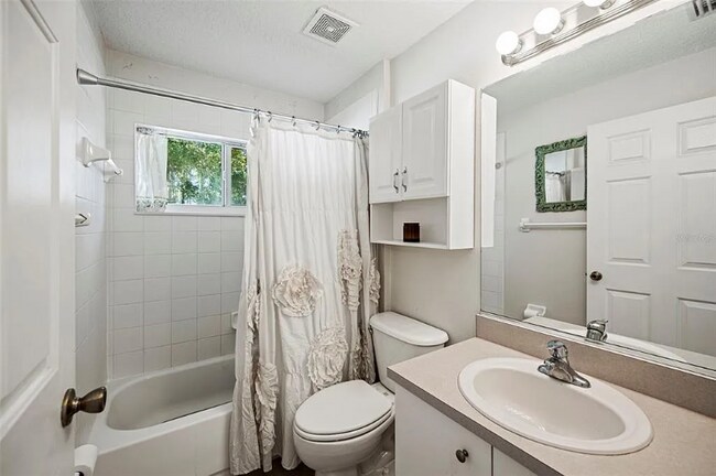 Building Photo - 122 Lindsay Dr