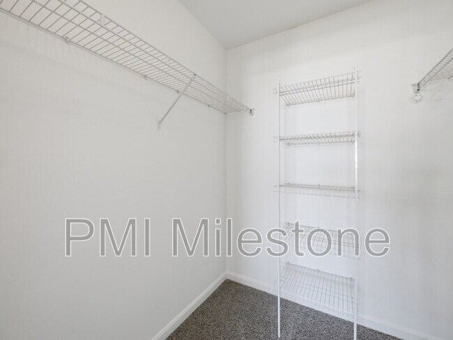 Building Photo - 47 Hokes Run