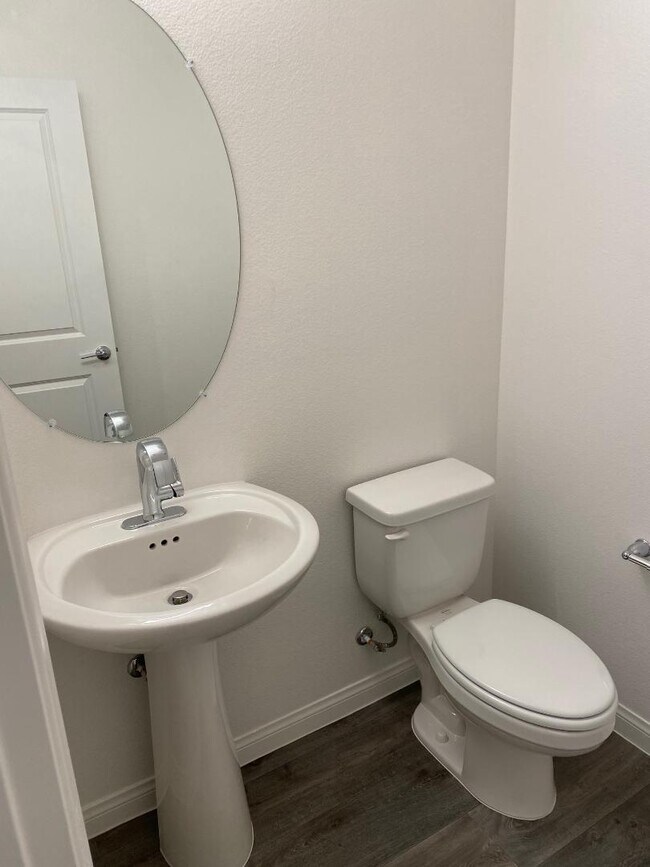 Building Photo - 12285 Glass Desert Rd