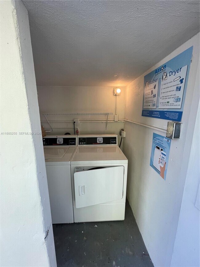 Building Photo - 1385 NE 105th St