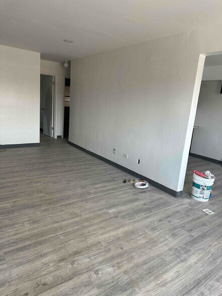 Building Photo - 1418 W Roosevelt Rd