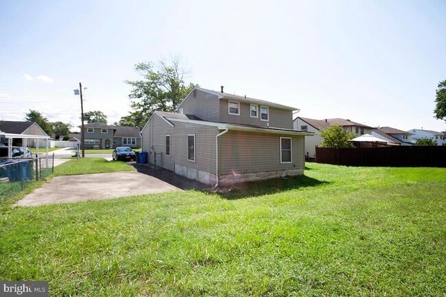 Building Photo - 10 Sherwood Ln