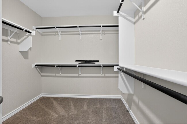 Building Photo - Spacious 5BR Home with Game Room, First-Floor Primary Suite & Appliances Included