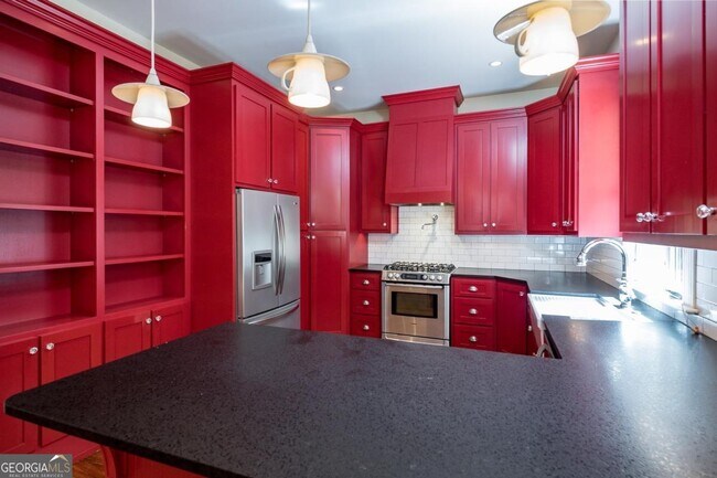 Building Photo - 765 Woodland Ave SE