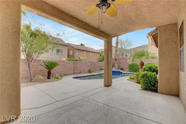 Building Photo - Gorgeous Southern Highlands 3 bedroom + loft and office with a sparkling pool!