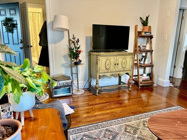 Building Photo - 27 Marney St