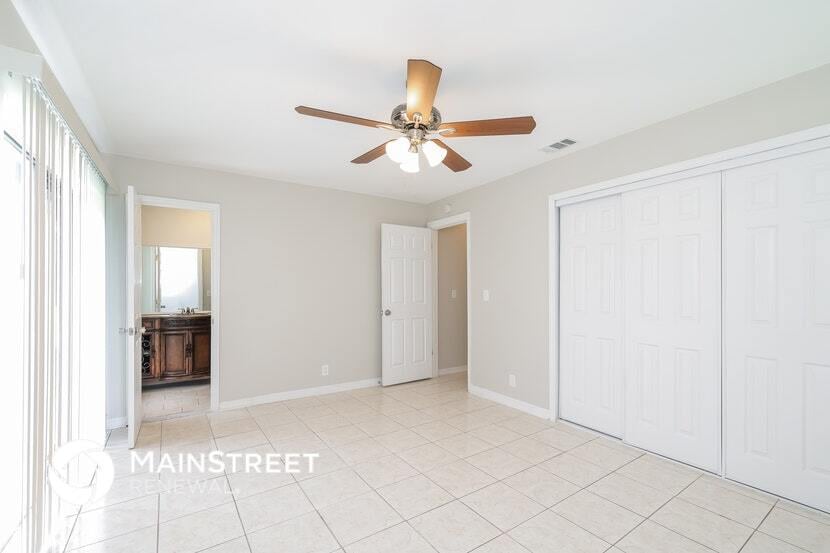 Building Photo - 820 E Flag Ln