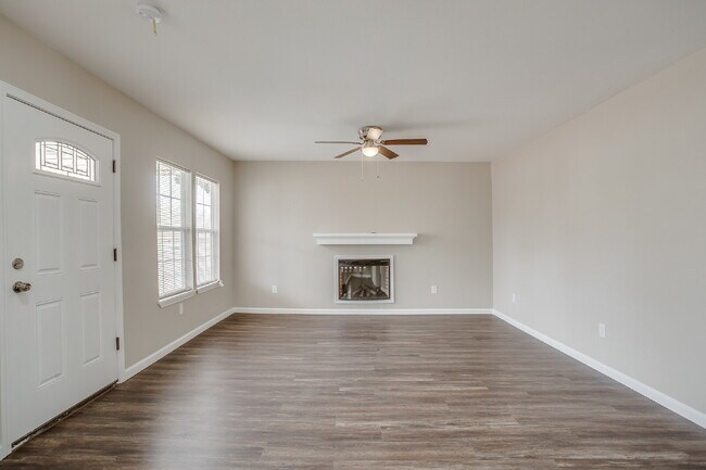 Building Photo - 4 Bed, 2 Bath in South Overton!