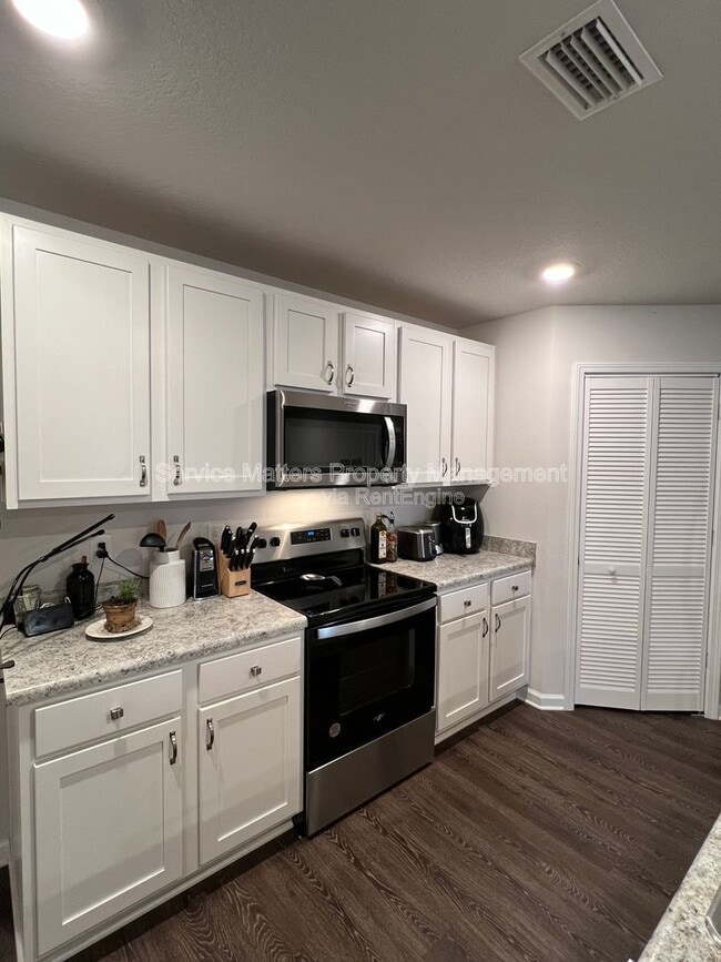 Building Photo - 921 Lovebird Ct