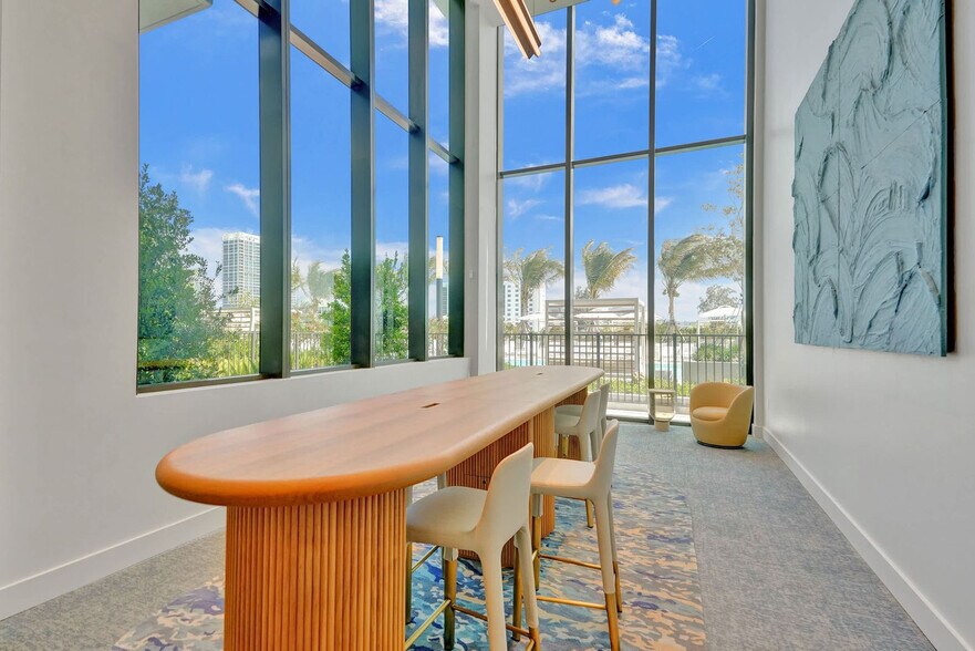 Building Photo - 580 72nd St