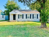 Building Photo - 421 E Showalter Dr