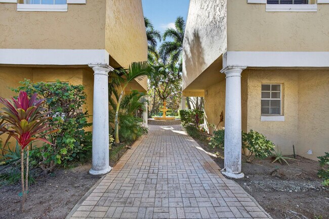 Building Photo - 1120 Lake Shore Dr