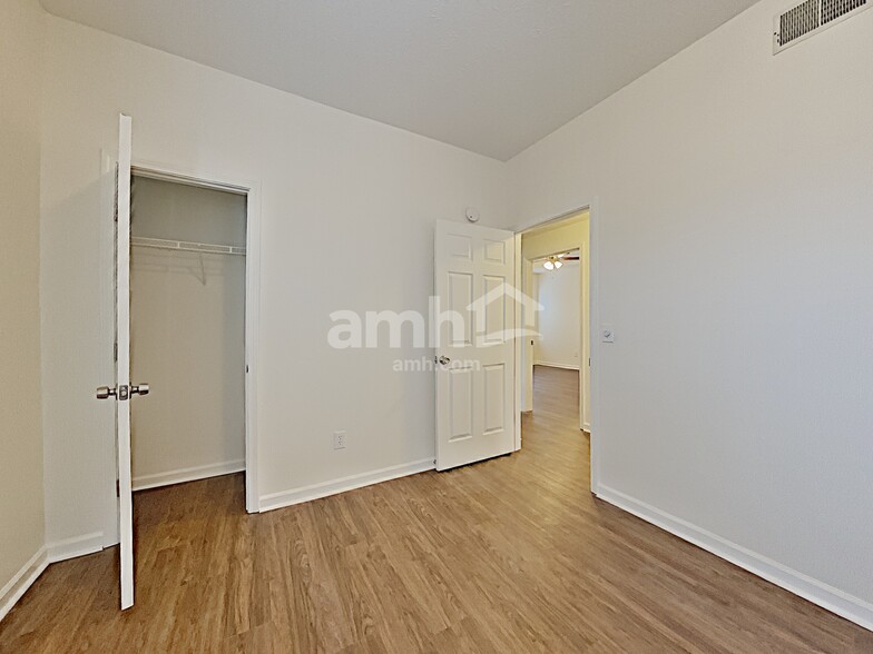 Building Photo - 6852 Scarlet Ridge Dr