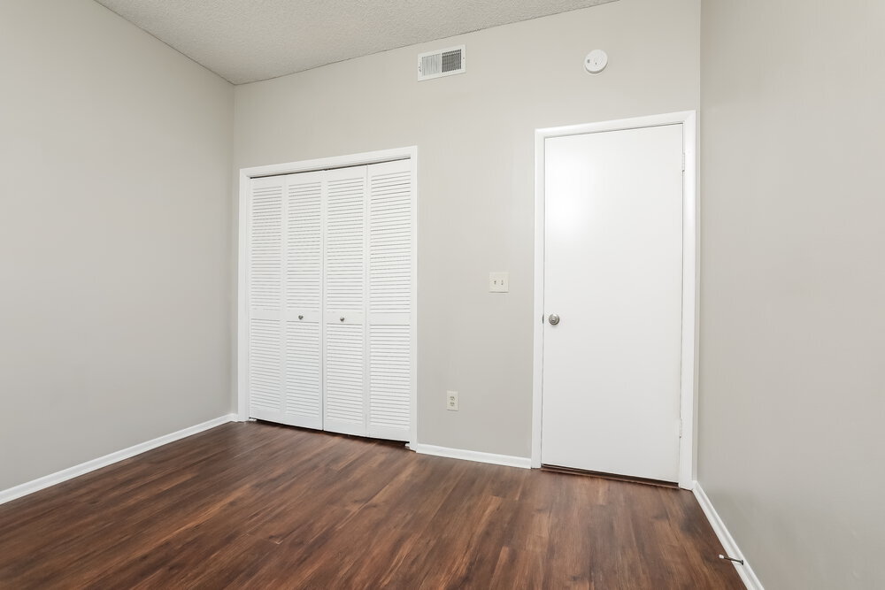 Building Photo - 806 E Charing Cross Cir