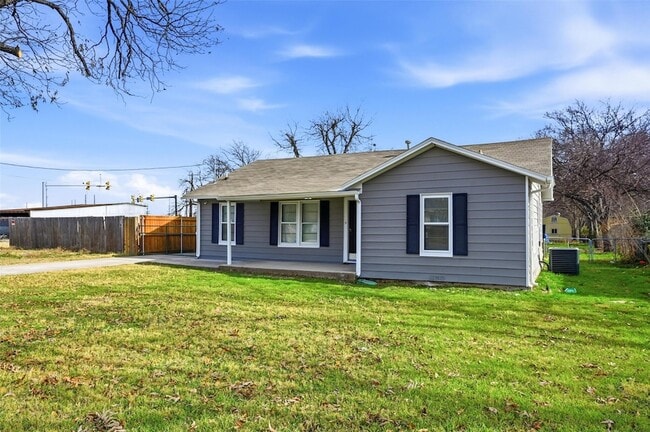 Building Photo - 418 Russell St