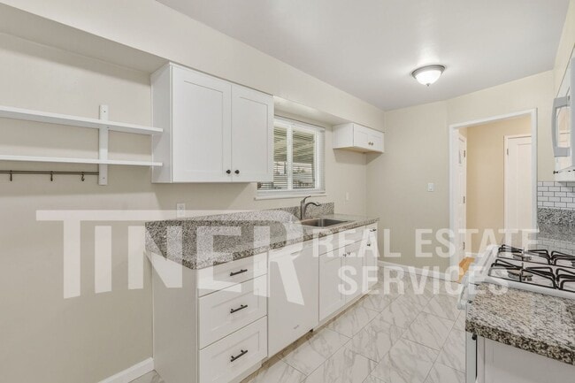 Building Photo - 1309 Shadowglen Rd