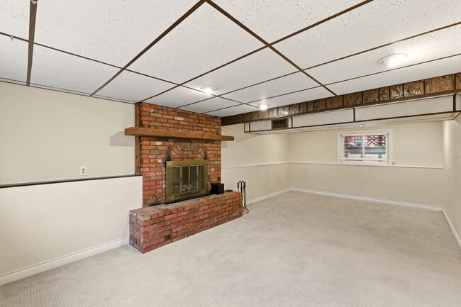 Building Photo - Split Level Home Features 4BD/2BA, Large Backyard and Deck. Newly Renovated Kitchen!  Convenient ...