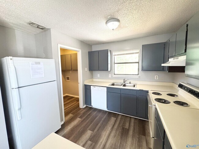 Building Photo - 102 Jodi Dr