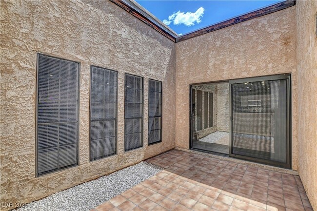 Building Photo - 612 Buttonwood Ln