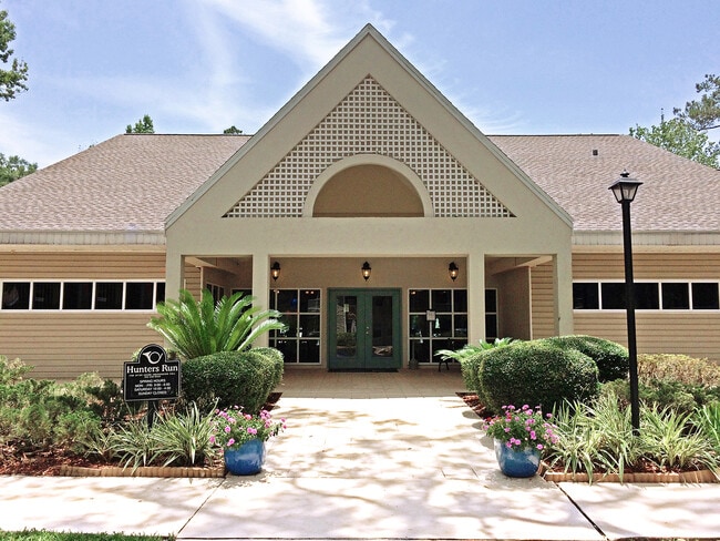 Building Photo - Hunters Run