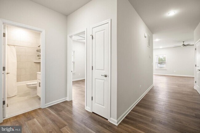 Building Photo - 148 Huntwell W Ave