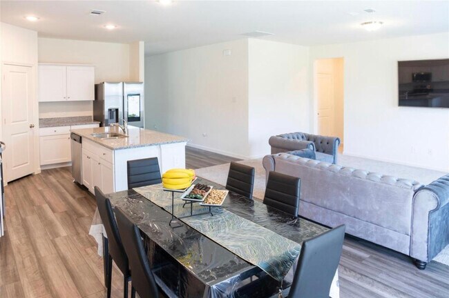 Building Photo - 1609 Shadow Hawk Dr