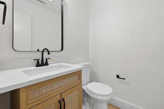 Building Photo - 4241 Meadowknoll Dr