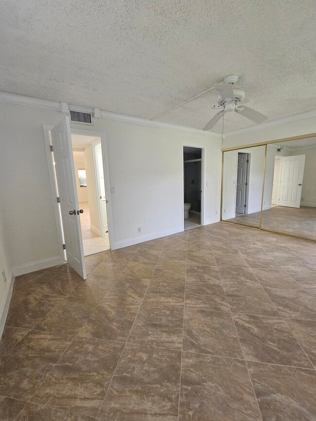 Building Photo - 211 Saxony Ln