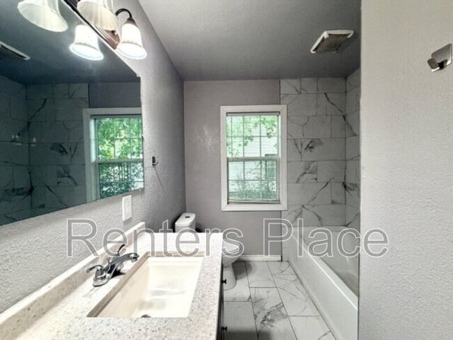 Building Photo - 707 N Florence Pl