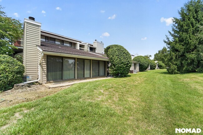 Building Photo - 12 Evergreen Dr