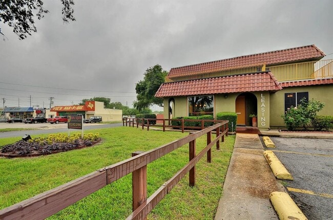 Building Photo - 2414 Ventura Dr