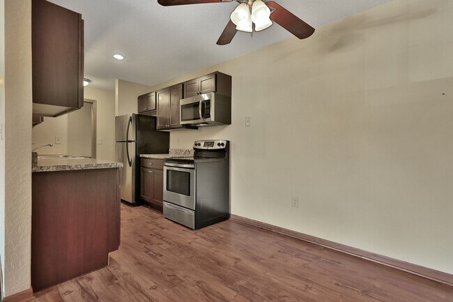 Building Photo - 6001 E Viking Blvd